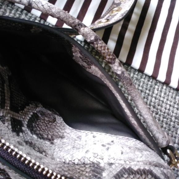 Henri Bendel Rare Snakeskin Convertible Handbag - Picture 7 of 13